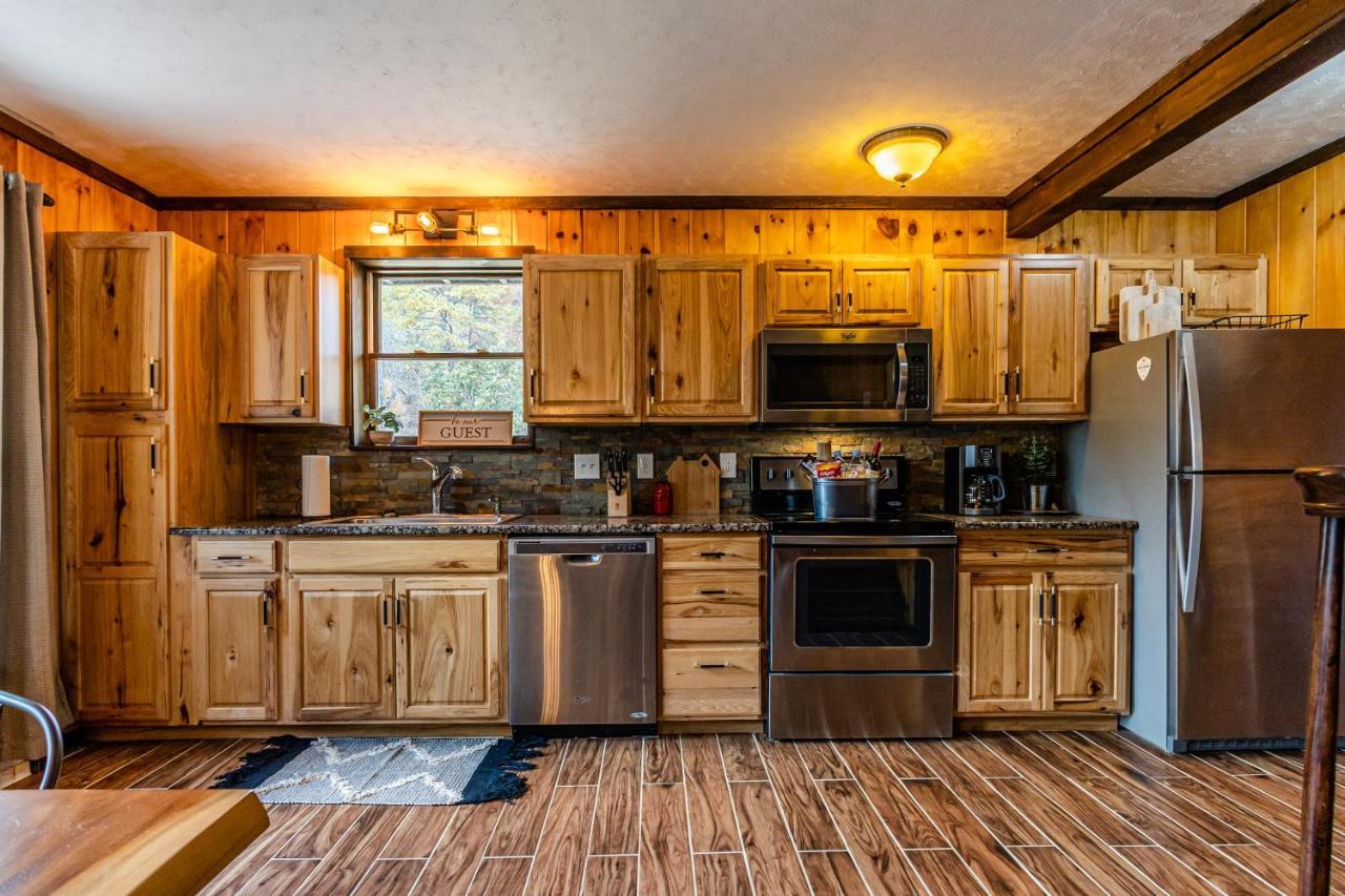Fun Cabin With Hot Tub, Pool Table & Fire Pit - Big Blue Брайсон-Сіті Екстер'єр фото